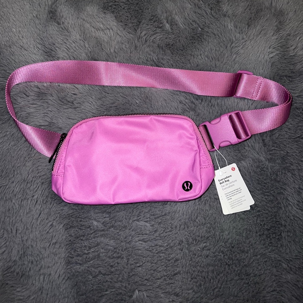 Lululemon NWT magenta glow everywhere belt bag